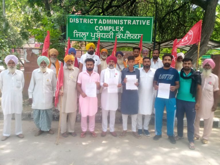 ਮੀਂਹ ਨਾਲ ਹੋਏ ਫਸਲਾਂ ਦੇ ਨੁਕਸਾਨ ਦੇ ਸੰਬੰਧ ਚ ਕਿਸਾਨ ਤਹਿਸੀਦਾਰ ਨੂੰ ਮਿਲੇ