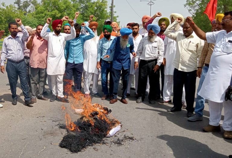 ਪੰਜਾਬ ਯੂ.ਟੀ. ਮੁਲਾਜ਼ਮ ਅਤੇ ਪੈਨਸ਼ਨਰ ਸਾਂਝਾ ਫਰੰਟ ਨੇ ਸਾੜੀ ਸਰਕਾਰ ਦੀ ਅਰਥੀ