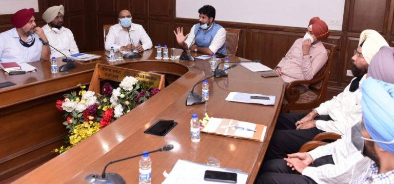 ਰਾਜਾ ਵੜਿੰਗ ਵੱਲੋਂ ਸੂਬੇ ਦੇ ਬੱਸ ਸਟੈਂਡਾਂ ਵਿੱਚੋਂ ਨਜਾਇਜ਼ ਕਬਜ਼ੇ ਦੋ ਦਿਨਾਂ ਵਿੱਚ ਹਟਾਉਣ ਦੇ ਆਦੇਸ਼