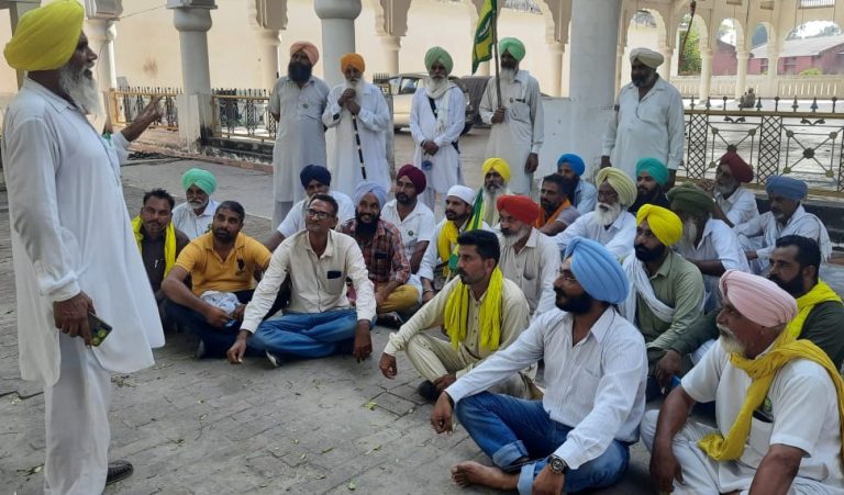 ਨਰਮੇ ਦੇ ਖ਼ਰਾਬੇ ਦਾ ਮੁਆਵਜ਼ਾ ਲੈਣ ਲਈ ਕਿਸਾਨ ਜਥੇਬੰਦੀ ਦੀ ਹੋਈ ਮੀਟਿੰਗ