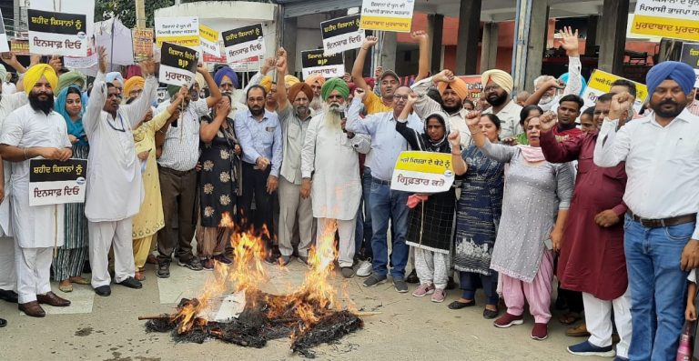 ਲਖੀਮਪੁਰ ਦੀ ਘਟਨਾ ਦੇ ਵਿਰੋਧ ਵਿੱਚ ਆਪ ਨੇ ਫ਼ੂੁਕਿਆ ਪੁਤਲਾ