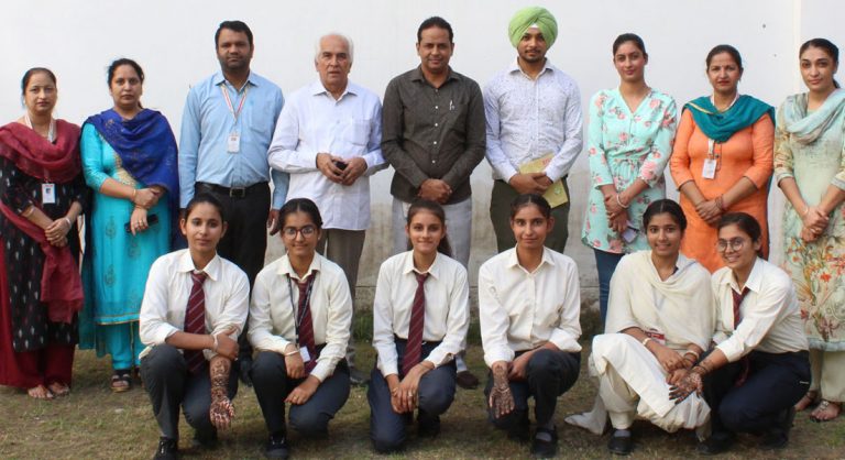 ਬਾਬਾ ਫ਼ਰੀਦ ਸਕੂਲ ਵੱਲੋਂ ‘ਮਹਿੰਦੀ ਲਗਾਉਣ‘ ਦਾ ਮੁਕਾਬਲਾ ਆਯੋਜਿਤ