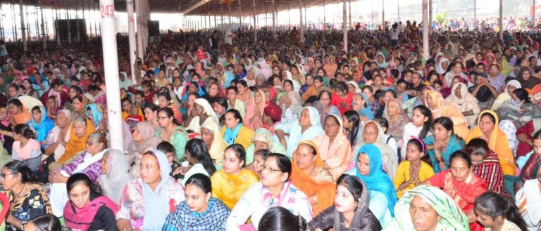 ਬੇਅਦਬੀ ਕਾਂਡ ਦੀ ਚਰਚਾ ਦੌਰਾਨ ਡੇਰਾ ਪ੍ਰੇਮੀਆਂ ਵੱਲੋਂ ਸ਼ਕਤੀ ਪ੍ਰਦਰਸ਼ਨ