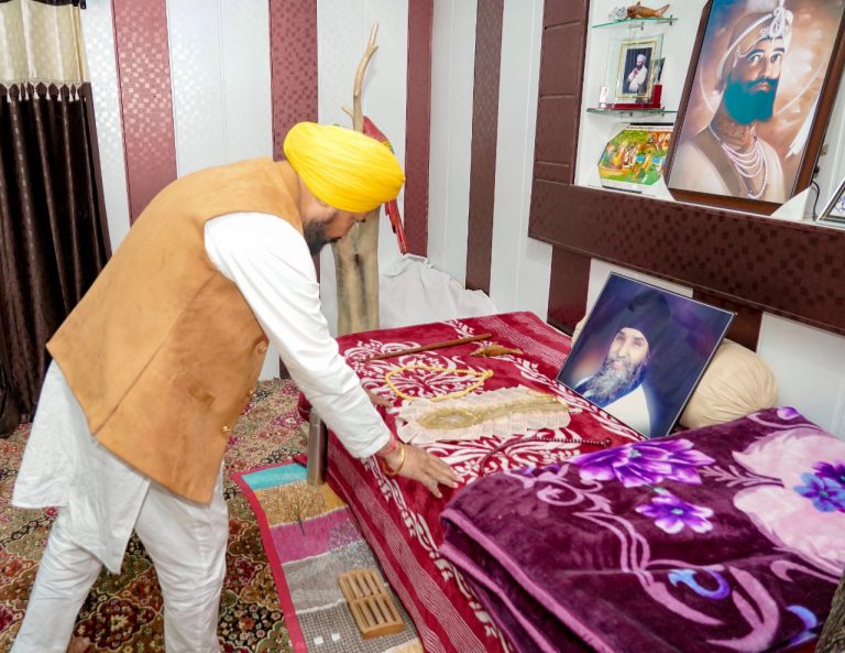 ਮੁੱਖ ਮੰਤਰੀ ਚੰਨੀ ਨੇ ਮੋਗਾ ਨੇੜੇ ਪਿੰਡ ਚੰਦ ਪੁਰਾਣਾ ਦੇ ਗੁਰਦੁਆਰਾ ਸਾਹਿਬ ਵਿਖੇ ਰਾਤ ਬਿਤਾਈ