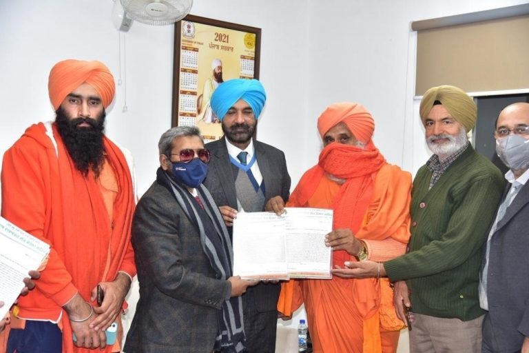 ਪੰਜਾਬ ਦੇ ਮੁੱਖ ਚੋਣ ਕਮਿਸ਼ਨ ਨੂੰ ਚੋਣ ਮਨੋਰਥ ਪੱਤਰ ਨੂੰ ਕਾਨੂੰਨੀ ਦਸਤਾਵੇਜ ਬਣਾਉਣ ਲਈ ਦਿੱਤਾ ਮੰਗ ਪੱਤਰ