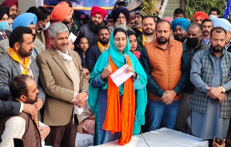 ਹਰਸਿਮਰਤ ਬਾਦਲ ਨੇ ਬਠਿੰਡਾ ‘ਚ ਭਖਾਈ ਸਰੂਪ ਸਿੰਗਲਾ ਦੀ ਚੋਣ ਮੁਹਿੰਮ, ਕੀਤਾ ਮੀਟਿੰਗਾਂ ਨੂੰ ਸੰਬੋਧਨ
