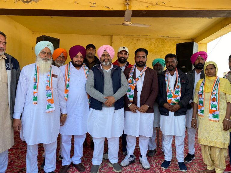 ਹਲਕਾ ਤਲਵੰਡੀ ਸਾਬੋ ਵਿੱਚ ਅਕਾਲੀ ਦਲ ਨੂੰ ਝਟਕਾ, ਮਹਿਲਾ ਸਰਪੰਚ ਨੇ ਸਪੁੱਤਰ ਸਮੇਤ ਕੀਤੀ ਕਾਂਗਰਸ ਵਿੱਚ ਵਾਪਸੀ
