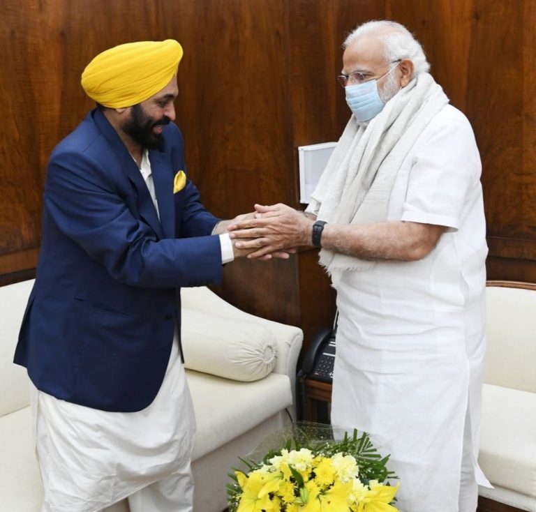 ਭਗਵੰਤ ਮਾਨ ਵੱਲੋਂ ਮੋਦੀ ਨਾਲ ਮੀਟਿੰਗ, ਪੰਜਾਬ ਦੇ ਅਰਥਚਾਰੇ ਦੀ ਸੁਰਜੀਤੀ ਲਈ ਮੰਗਿਆਂ ਇਕ ਲੱਖ ਕਰੋੜ ਦਾ ਵਿੱਤੀ ਪੈਕੇਜ