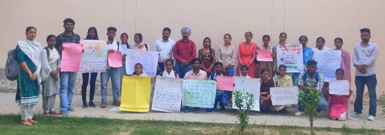 ਘੁੱਦਾ ਕਾਲਜ ਵਿਖੇ ਸ: ਭਗਤ ਸਿੰਘ,  ਰਾਜਗੁਰੂ ਤੇ ਸੁਖਦੇਵ ਜੀ ਦੀ ਸਹਾਦਤ ਨੂੰ ਨਿੱਘੀ ਸ਼ਰਧਾਂਜਲੀ ਭੇਂਟ