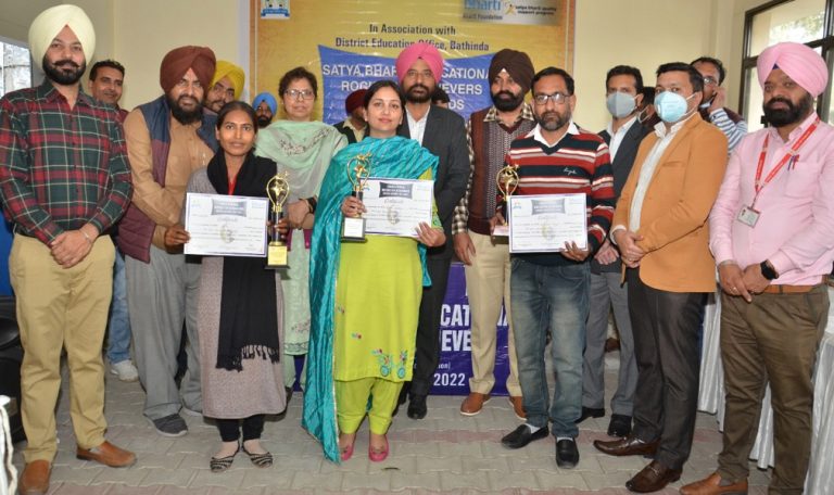 ਸੱਤਿਆ ਭਾਰਤੀ ਐਜੂਕੇਸਨਲ ਰੌਕਸਟਾਰ ਅਚੀਵਰ ਐਵਾਰਡ 2021-22 ਦਾ ਆਯੋਜਨ