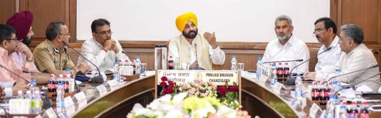 ਭਗਵੰਤ ਮਾਨ ਵੱਲੋਂ ਡਿਪਟੀ ਕਮਿਸ਼ਨਰਾਂ ਨੂੰ ਆਮ ਲੋਕਾਂ ਦੀਆਂ ਸਮੱਸਿਆਵਾਂ ਮੌਕੇ ’ਤੇ ਸੁਲਝਾਉਣ ਲਈ ਪਿੰਡਾਂ ਵਿੱਚ ਜਨਤਕ ਮਿਲਣੀਆਂ ਕਰਨ ਦਾ ਹੁਕਮ