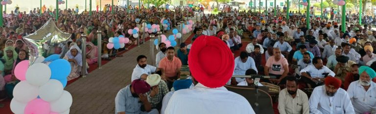 ਡੇਰਾ ਸੱਚਾ ਸੌਦਾ ਦੇ ਸਥਾਪਨਾ ਮਹੀਨੇ ਦੀ ਖੁਸ਼ੀ ’ਚ ਲੋੜਵੰਦ ਪਰਿਵਾਰਾਂ ਨੂੰ ਵੰਡਿਆ ਰਾਸ਼ਨ