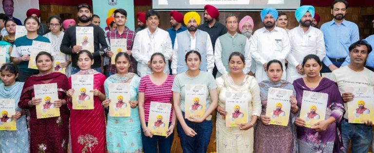ਭਗਵੰਤ ਮਾਨ ਨੇ 2373 ਨੌਜਵਾਨਾਂ ਨੂੰ ਨਿਯੁਕਤੀ ਪੱਤਰ ਸੌਂਪੇ