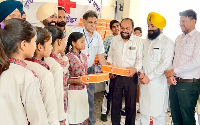 ਸਕੂਲੀ ਬੱਚਿਆਂ ਨੂੰ ਰੈਡ ਕਰਾਸ ਨੇ ਵੰਡੀਆਂ ਹਾਈਜਿਨ ਕਿਟਾਂ