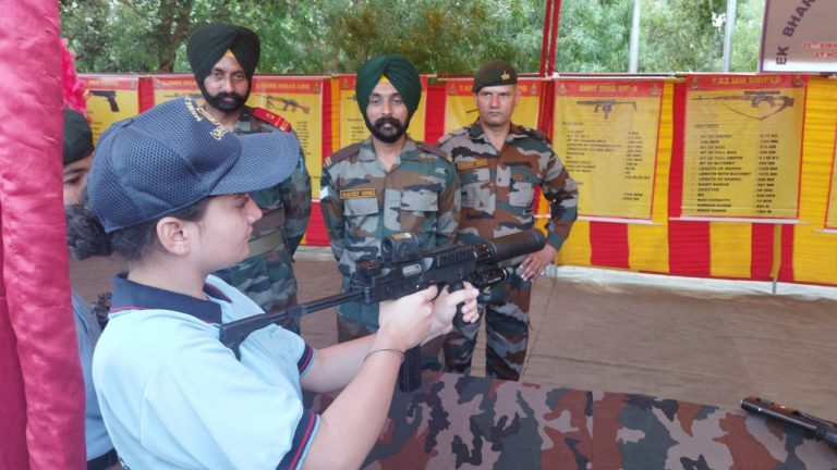 ਐਨ ਸੀ .ਸੀ ਅਕੈਡਮੀ ਵਿੱਚ 25 ਪੰਜਾਬ ਸਿੱਖ ਰੈਜੀਮੈਂਟ ਨੇ ਹਥਿਆਰਾਂ ਦੀ ਲਗਾਈ ਪ੍ਦਰਸਨੀ