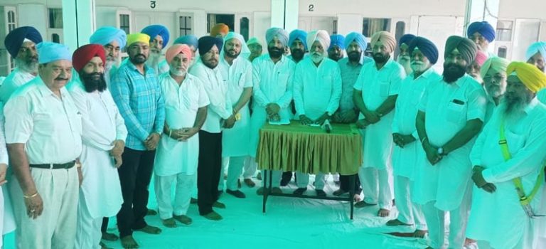 ਬੇਅਦਬੀ ਮਾਮਲੇ ’ਚ ਐੱਸ ਆਈ ਟੀ ਦੀ ਰਿਪੋਰਟ ਜਨਤਕ ਹੋਣ ਤੋਂ ਬਾਅਦ ਅਕਾਲੀਆਂ ਨੇ ਕੀਤੀ ਮੀਟਿੰਗ