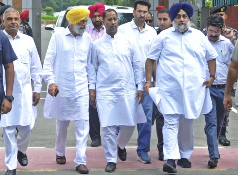ਅਕਾਲੀ ਦਲ ਨੇ ਰਾਜਪਾਲ ਨੂੰ ਪੰਜਾਬ ਆਬਕਾਰੀ ਘੁਟਾਲੇ ਦੀ ਸੀ ਬੀ ਆਈ ਤੇ ਈ ਡੀ ਜਾਂਚ ਦੀ ਸਿਫਾਰਸ਼ ਕਰਨ ਦੀ ਕੀਤੀ ਅਪੀਲ
