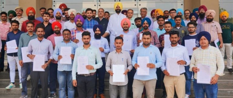 ਪਸ਼ੂ ਪਾਲਣ ਮੰਤਰੀ ਲਾਲਜੀਤ ਸਿੰਘ ਭੁੱਲਰ ਨੇ 29 ਵੈਟਰਨਰੀ ਇੰਸਪੈਕਟਰਾਂ ਨੂੰ ਨਿਯੁਕਤੀ ਪੱਤਰ ਸੌਂਪੇ