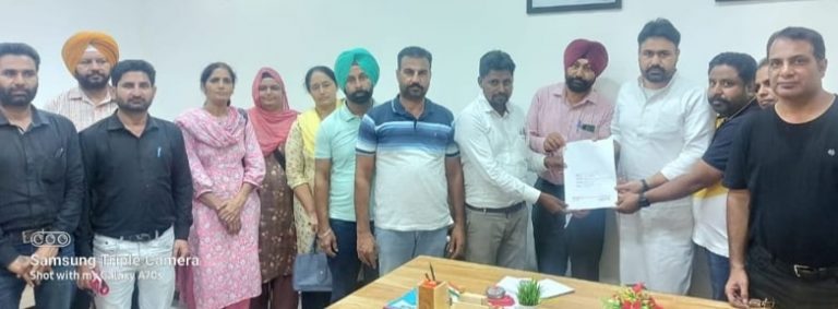 ਡੀ ਟੀ ਐੱਫ ਬਠਿੰਡਾ ਨੇ ਅਧਿਆਪਕਾਂ ਦੀਆਂ ਭਖਦੀਆਂ ਮੰਗਾਂ ਸਬੰਧੀ  ਵਿਧਾਇਕ ਜਗਰੂਪ ਸਿੰਘ ਗਿੱਲ ਨੂੰ ਦਿੱਤਾ ਮੰਗ ਪੱਤਰ