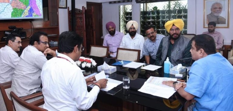 ਕੈਬਨਿਟ ਮੰਤਰੀ ਕੁਲਦੀਪ ਸਿੰਘ ਧਾਲੀਵਾਲ ਵੱਲੋਂ ਕੇਂਦਰੀ ਮੰਤਰੀ ਨਿਤਿਨ ਗਡਕਰੀ ਨਾਲ ਮੁਲਾਕਾਤ
