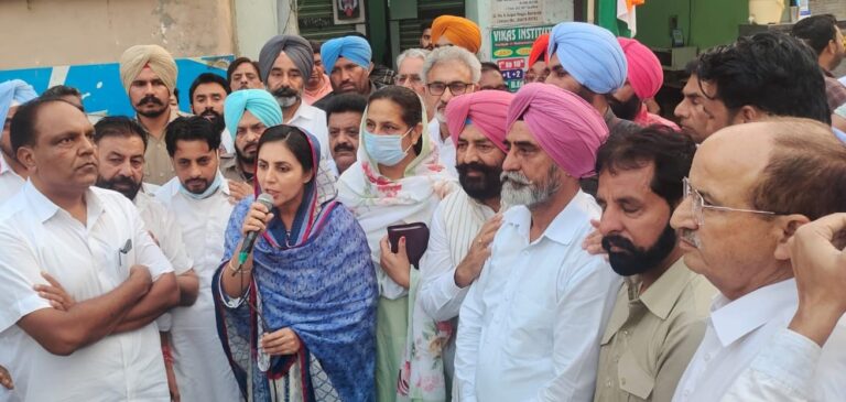 ਕਾਂਗਰਸ ਨੇ ਭਾਰਤ ਜੋੜੋ ਯਾਤਰਾ ਤਹਿਤ ਸਹਿਰ ਵਿਚ ਕੱਢੀ ਤਿਰੰਗਾ ਯਾਤਰਾ  