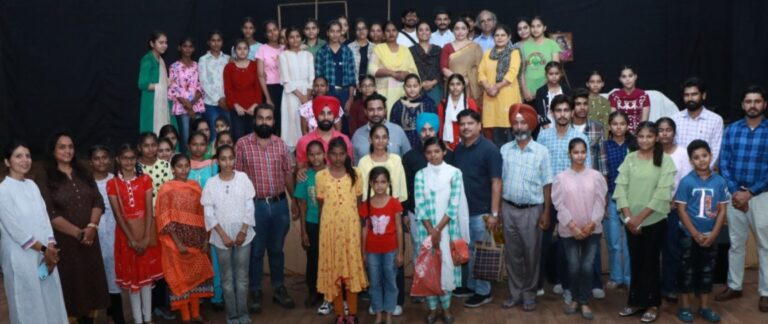 ਨਾਟਕ ਰਾਹੀਂ ਮਨੁੱਖ ਦਾ ਸੁੰਦਰਤਾ ਤੇ ਪੈਸੇ ਵੱਲ ਆਕਰਸ਼ਣ ਵਰਗੀਆਂ ਚੁਣੌਤੀਆਂ ਨੂੰ ਦਿਖਾਇਆ