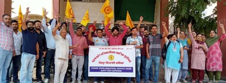 ਪੰਜਵੇ ਦਿਨ ਵੀ ਮਨਿਸ਼ਟਰੀਅਲ ਕਾਮਿਆ ਵੱਲੋ ਦਫਤਰੀ ਕੰਮਕਾਜ ਠੱਪ 