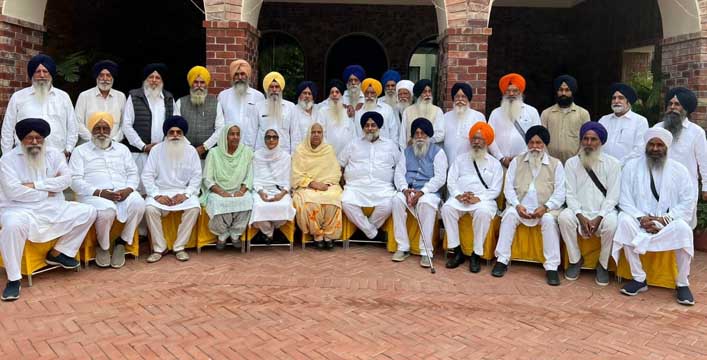 ਸੁਖਬੀਰ ਸਿੰਘ ਬਾਦਲ ਨੇ ਮਾਲਵਾ ਖੇਤਰ ਦੇ ਸ਼੍ਰੋਮਣੀ ਕਮੇਟੀ ਮੈਂਬਰਾਂ ਦੀ ਪਿੰਡ ਬਾਦਲ ਸੱਦੀ ਮੀਟਿੰਗ