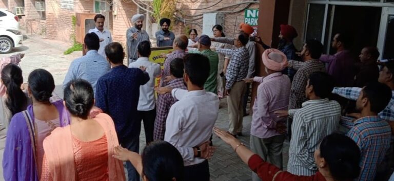 ਸਿਵਲ ਸਰਜਨ ਦਫ਼ਤਰ ਵਿਖੇ ਸਟਾਫ਼ ਵੱਲੋਂ ਤੰਬਾਕੂ ਨਾ ਕਰਨ ਦਾ ਲਿਆ ਪ੍ਰਣ