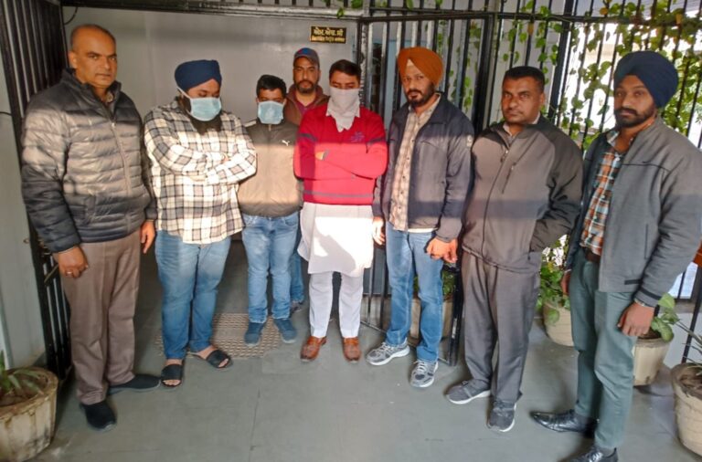ਵਿਜੀਲੈਂਸ ਬਿਊਰੋ ਵੱਲੋਂ ਮੋਟਰ ਵਹੀਕਲ ਇੰਸਪੈਕਟਰ ਜਲੰਧਰ ਨਾਲ ਮਿਲੀਭੁਗਤ ਕਰਨ ਵਾਲੇ 3 ਭਗੌੜੇ ਏਜੰਟ ਗ੍ਰਿਫ਼ਤਾਰ