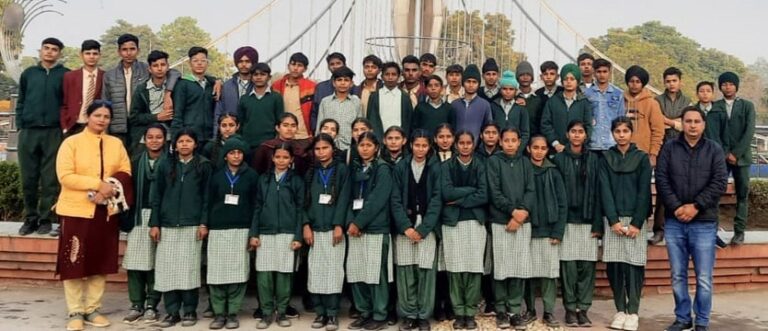 ਗਿੱਦੜ ਸਕੂਲ ਦੇ ਵਿਦਿਆਰਥੀਆਂ ਨੇ ਲਗਾਇਆ ਵਿੱਦਿਅਕ ਟੂਰ