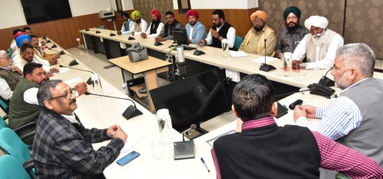 ਮਜ਼ਦੂਰ ਵਰਗ ਦਾ ਜੀਵਨ ਪੱਧਰ ਉੱਚਾ ਚੁੱਕਣਾ ਸਰਕਾਰ ਦੀ ਤਰਜੀਹ: ਲਾਲ ਚੰਦ ਕਟਾਰੂਚੱਕ