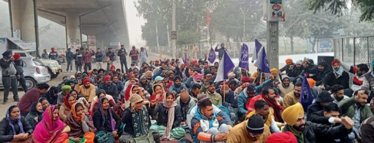 ਵੇਰਕਾ ਮਿਲਕ ਪਲਾਂਟ ਬਠਿੰਡਾ ਦੇ ਕੱਚੇ ਨੇ ਕੀਤੀ ਇਕ ਰੋਜ਼ਾ ਹੜਤਾਲ