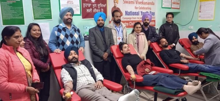 ਨੈਸ਼ਨਲ ਯੂਥ ਡੇ ’ਤੇ ਖੂਨਦਾਨ ਸਬੰਧੀ ਹੋਏ ਚਾਰਟ ਮੁਕਾਬਲਿਆਂ ਵਿਚ ਹਿੱਸਾ ਲੈਣ ਵਾਲੇ ਬੱਚਿਆਂ ਨੂੰ ਕੀਤਾ ਸਨਮਾਨਿਤ