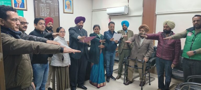 ਆਓ ਨਿਡਰ ਅਤੇ ਨਿਰਪੱਖ ਹੋ ਕੇ ਆਪਣੇ ਵੋਟ ਦੇ ਅਧਿਕਾਰ ਦੀ ਵਰਤੋਂ ਕਰੀਏ: ਡਾ ਤੇਜਵੰਤ ਸਿੰਘ ਢਿੱਲੋਂ