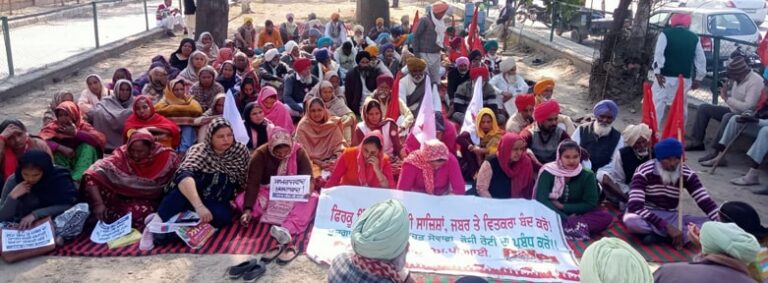 ਆਰ ਐਮ ਪੀ ਆਈ ਦੇ ਸੱਦੇ ਹੇਠ ਵੱਡੀ ਗਿਣਤੀ ਵਿਚ ਮਜ਼ਦੂਰਾਂ ਨੇ ਡੀਸੀ ਦਫ਼ਤਰ ਅੱਗੇ ਧਰਨਾ ਦਿੱਤਾ