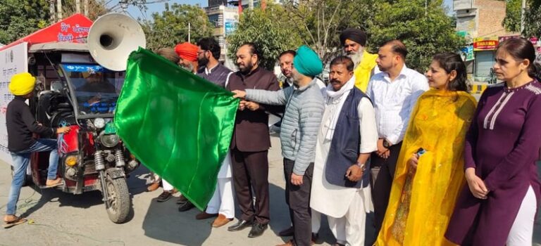 ‘‘ਮੈਂ ਪੰਜਾਬੀ, ਬੋਲੀ ਪੰਜਾਬੀ’’ ਮੁਹਿੰਮ ਤਹਿਤ ਬਠਿੰਡਾ ’ਚ ਕੱਢੀ ਆਟੋ ਰੈਲੀ