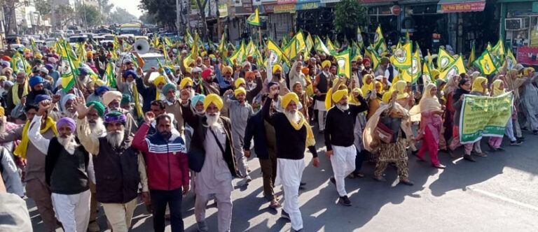 ਸਜ਼ਾਵਾਂ ਪੂਰੀਆਂ ਕਰ ਚੁੱਕੇ ਕੈਦੀਆਂ ਦੀ ਰਿਹਾਈ ਦੀ ਮੰਗ ਨੂੰ ਲੈ ਕੇ ਕਿਸਾਨ ਜਥੇਬੰਦੀ (ਉਗਰਾਹਾ) ਨੇ ਜ਼ਿਲ੍ਹਾ ਪੱਧਰੀ ਧਰਨਾ ਦਿੰਦਿਆਂ ਸਹਿਰ ਵਿੱਚ ਕੀਤਾ ਮੁਜਾਹਰਾ