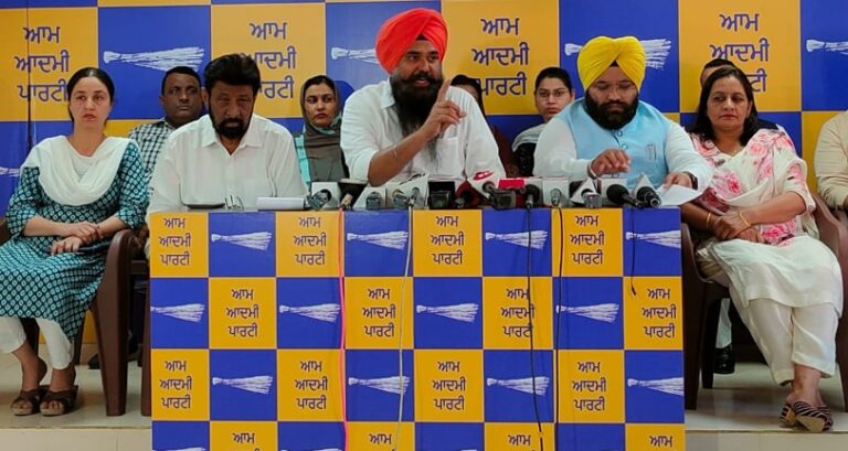 ’ਆਪ’ ਵੱਲੋਂ ਕਰੋੜਾਂ ਦੇ ਚੰਡੀਗੜ੍ਹ ਪਾਰਕਿੰਗ ਘੁਟਾਲੇ ’ਚ ਸੀਬੀਆਈ ਜਾਂਚ ਦੀ ਮੰਗ
