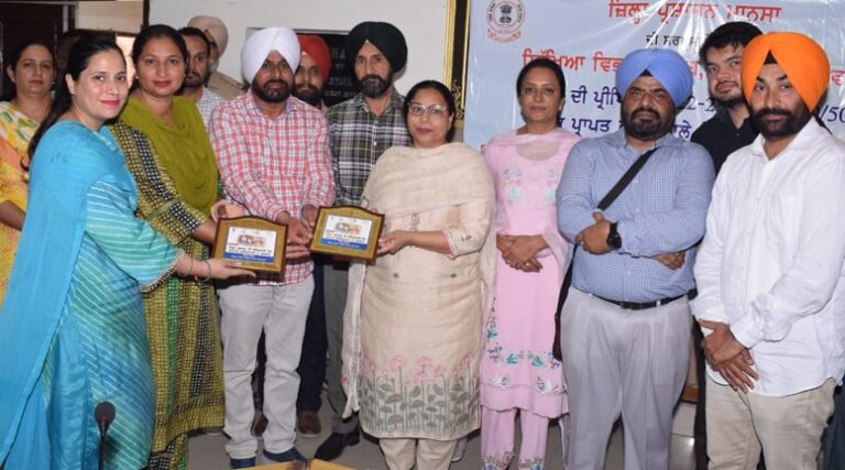 ਸਿੱਖਿਆ ਵਿਕਾਸ ਮੰਚ ਮਾਨਸਾ ਦਾ ਨਿਵੇਕਲਾ ਉਪਰਾਲਾ,ਪੰਜਵੀਂ ਚੋਂ ਸੌ ਫੀਸਦੀ ਅੰਕ ਹਾਸਲ ਕਰਨ ਵਾਲੇ ਵਿਦਿਆਰਥੀਆਂ ਦਾ ਸਨਮਾਨ