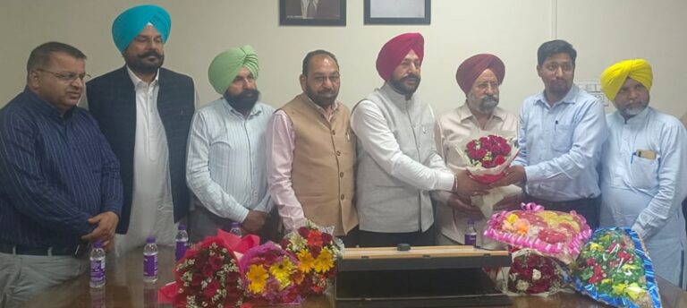 ਬੜੇ ਸਾਦੇ ਢੰਗ ਨਾਲ ਜਤਿੰਦਰ ਭੱਲਾ ਨੇ ਇੰਪਰੂਵਮੈਂਟ ਟਰੱਸਟ ਦੇ ਚੇਅਰਮੈਨ ਦਾ ਅਹੁਦਾ ਸੰਭਾਲਿਆ