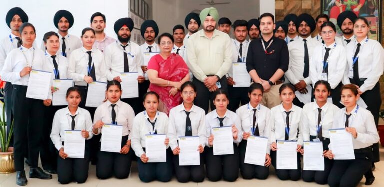 ਨਾਮਵਰ ਪੰਜ ਤਾਰਾ ਹੋਟਲਾਂ ਵੱਲੋਂ ਸ਼ਾਨਦਾਰ ਵਜ਼ੀਫੇ ’ਤੇ ਇੰਡਸਟ੍ਰੀਅਲ ਟ੍ਰੇਨਿੰਗ ਲਈ ਗੁਰੂ ਕਾਸ਼ੀ ਯੂਨੀਵਰਸਿਟੀ ਦੇ ਵਿਦਿਆਰਥੀਆਂ ਦੀ ਚੋਣ