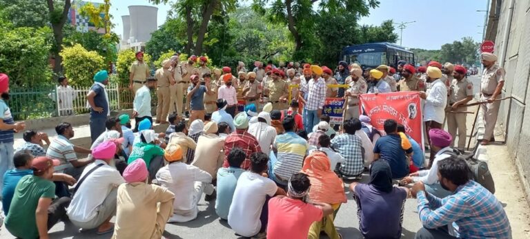 ਬਠਿੰਡਾ ’ਚ ਮੁੱਖ ਮੰਤਰੀ ਦੀ ਆਮਦ ਮੌਕੇ ਠੇਕਾ ਮੁਲਾਜ਼ਮ ਨੇ ਕੀਤਾ ਰੋਸ਼ ਪ੍ਰਦਰਸ਼ਨ,ਪੁਲਿਸ ਨੇ ਚੁੱਕੇ