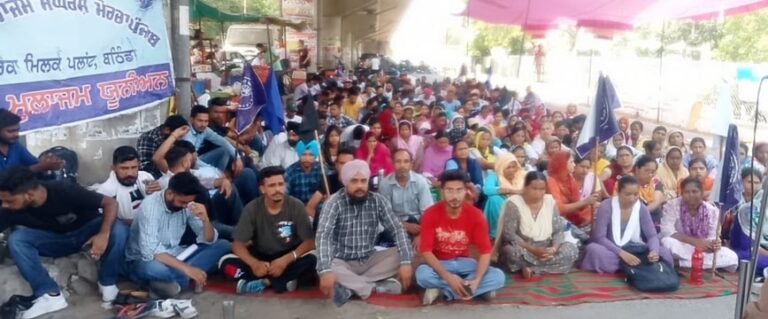 ਵੇਰਕਾ ਮਿਲਕ/ਕੈਟਲ ਫੀਡ ਪਲਾਂਟ ਠੇਕਾ ਮੁਲਾਜ਼ਮ ਯੂਨੀਅਨ ਵਲੋਂ ਬਠਿੰਡਾ ਪਲਾਂਟ ਦੇ ਅੱਗੇ ਦਿੱਤਾ ਧਰਨਾ