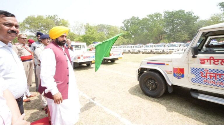 ਮੁੱਖ ਮੰਤਰੀ ਨੇ ਸੰਕਟ ਵਿੱਚ ਘਿਰੇ ਵਿਅਕਤੀਆਂ ਲਈ ਜ਼ਰੂਰੀ ਐਮਰਜੈਂਸੀ ਸੇਵਾਵਾਂ ਸਮਾਂਬੱਧ ਢੰਗ ਨਾਲ ਪਹੁੰਚਾਉਣ ਲਈ 98 ਈ.ਆਰ.ਵੀਜ਼ ਨੂੰ ਦਿਖਾਈ ਹਰੀ ਝੰਡੀ