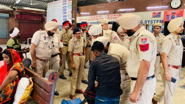 ਬਠਿੰਡਾ ’ਚ ਬੰਬ ਧਮਾਕਿਆਂ ਦੀ ਧਮਕੀ ਤੋਂ ਪੁਲਿਸ ਹੋਈ ਚੌਕੰਨੀ, ਸੁਰੱਖਿਆ ਦੇ ਕੀਤੇ ਸਖ਼ਤ ਪ੍ਰਬੰਧ