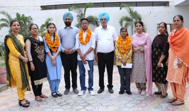 ਦਸ਼ਮੇਸ਼ ਸੀਨੀਅਰ ਸੈਕੰਡਰੀ ਸਕੂਲ ਦਾ ਦਸਵੀਂ ਜਮਾਤ ਦਾ ਨਤੀਜਾ ਰਿਹਾ ਸ਼ਾਨਦਾਰ