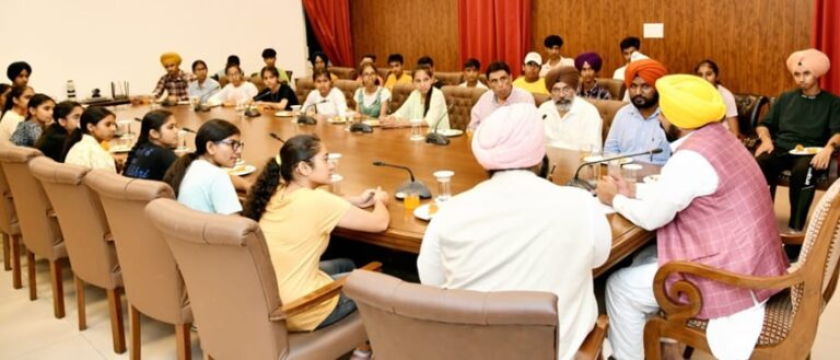 ਇਸਰੋ ਤੋਂ ਚੰਦਰਯਾਨ-3 ਦੀ ਲਾਈਵ ਲਾਂਚਿੰਗ ਲਈ ਸਰਕਾਰੀ ਸਕੂਲਾਂ ਦੇ ਵਿਦਿਆਰਥੀਆਂ ਲਈ ਮੁਫਤ ਟੂਰ ਦਾ ਪ੍ਰਬੰਧ ਕਰਨ ਵਾਲਾ ਦੇਸ਼ ਦਾ ਪਹਿਲਾ ਸੂਬਾ ਬਣਿਆ ਪੰਜਾਬ