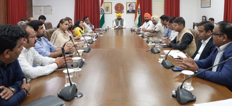 ਮੁੱਖ ਮੰਤਰੀ ਵੱਲੋਂ ਪੰਜਾਬ ਦੇ ਵੱਡੇ ਸ਼ਹਿਰਾਂ ਵਿੱਚ ਸ਼ਟਲ ਬੱਸ ਸੇਵਾ ਸ਼ੁਰੂ ਕਰਨ ਦਾ ਐਲਾਨ