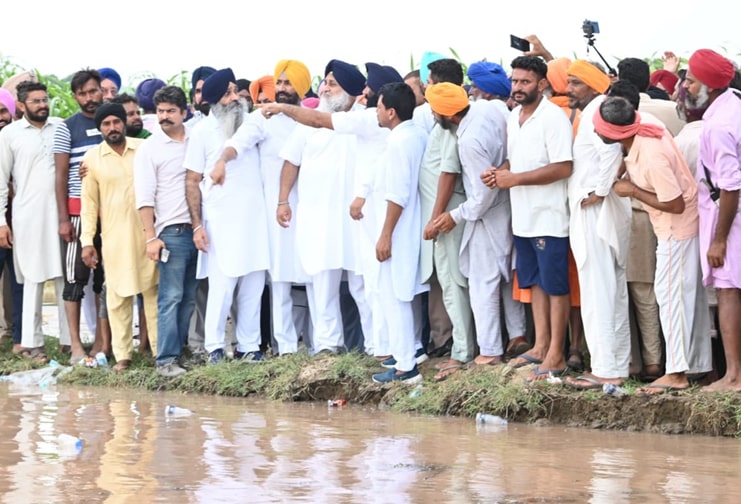 ਸੁਖਬੀਰ ਸਿੰਘ ਬਾਦਲ ਨੇ ਘੱਗਰ ਦਰਿਆ ’ਚ ਪਏ ਪਾੜ ਨੂੰ ਪੂਰਨ ਦੇ ਸੰਘਰਸ਼ ’ਚ ਕਿਸਾਨਾਂ ਨੂੰ ਮਦਦ ਦੀ ਕੀਤੀ ਪੇਸ਼ਕਸ਼